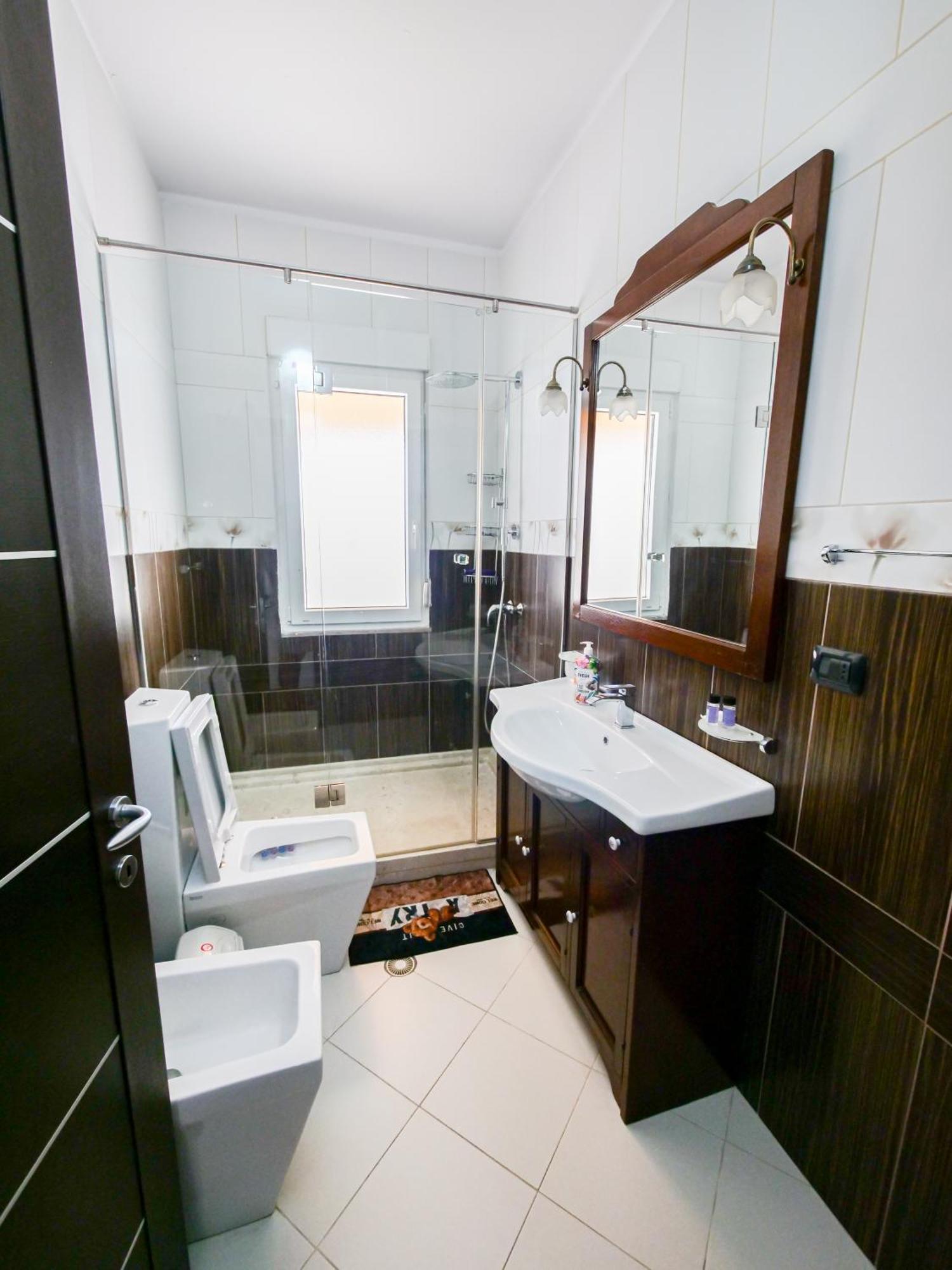 Lux Apartment Vlorë Eksteriør billede